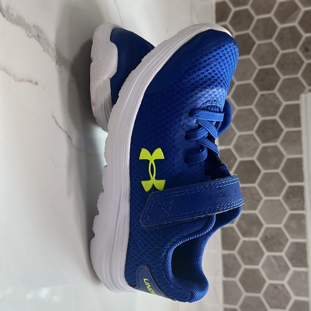 Under Armour little boys size 11.5 tennis shoes